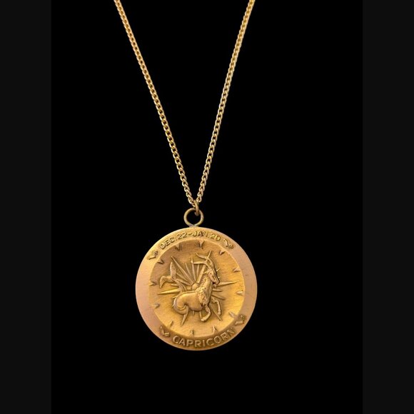 Vintage 1970's Zodiac Capricorn Gold Tone 46mm Pendant 24" Chain Necklace - Picture 2 of 9